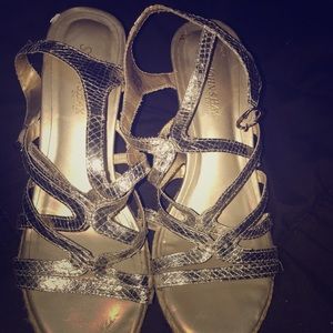 Gold wedges